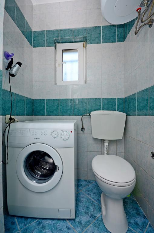 Classy Apartment Center Split Room photo